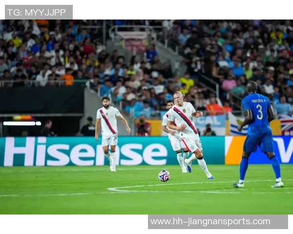 四大足球球星的超帅风采解析:他们如何在赛场上征服全世界的目光 四大足球球星的超帅风采解析:他们如何在赛场上征服全世界的目光